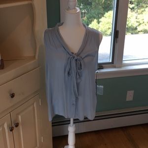 Vince Camuto sleeveless front tie blouse size L